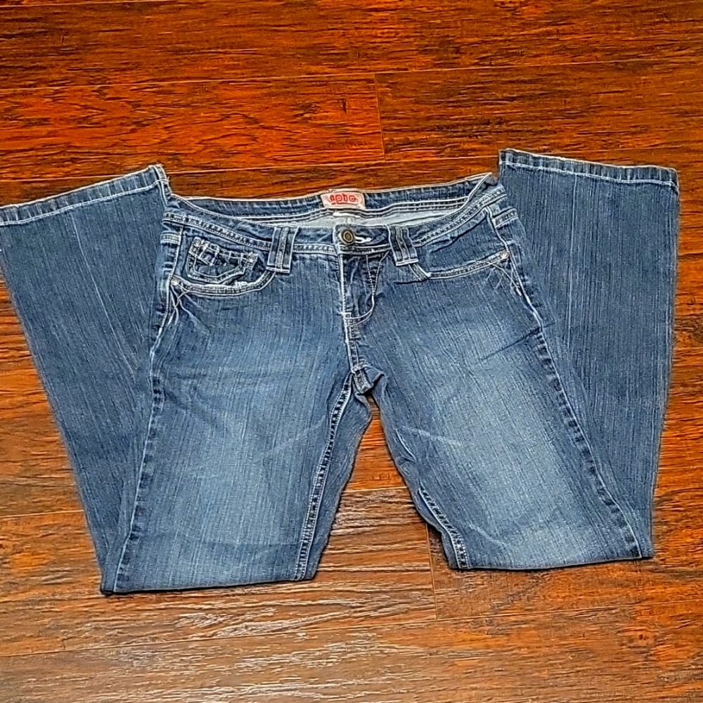 #25 Women's no boundaries jeans